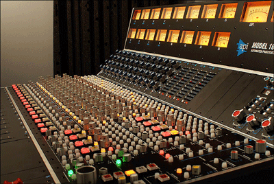 API 1608 Analog Console